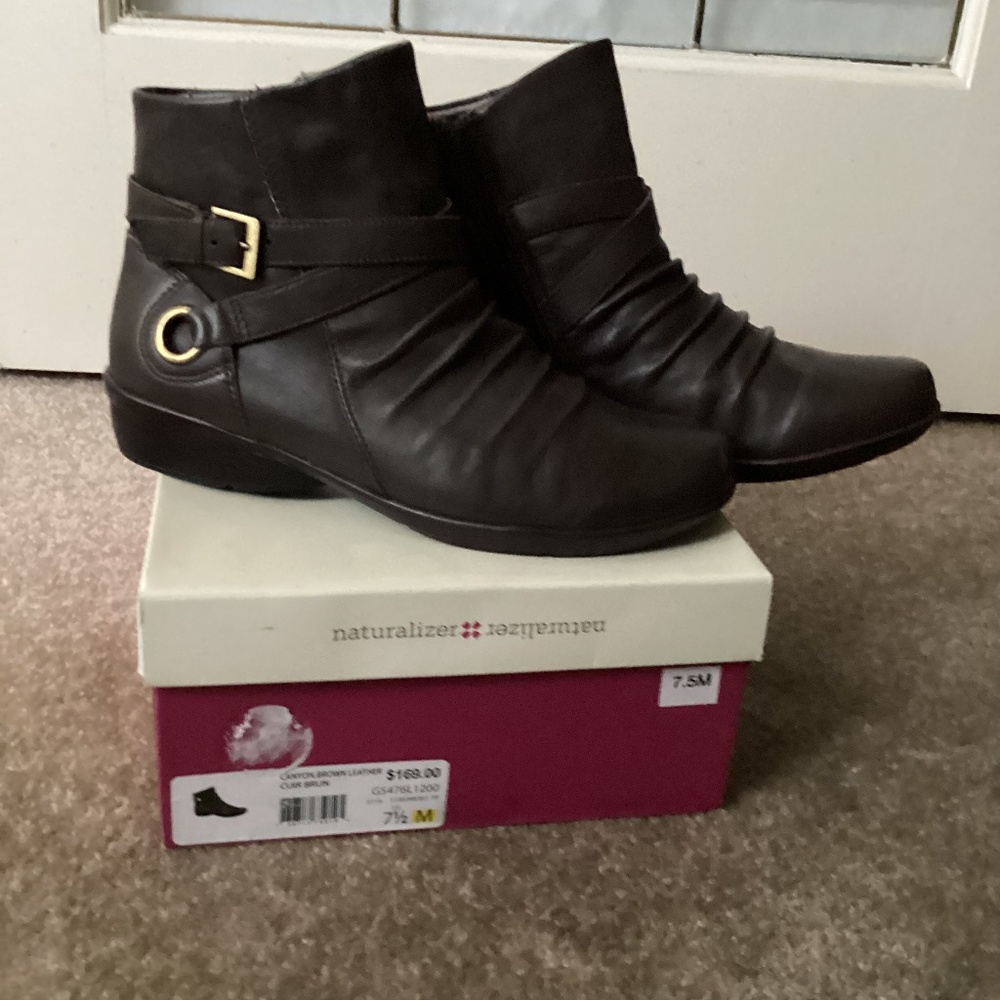 Naturalizer - Canyon Brown Leather short boot